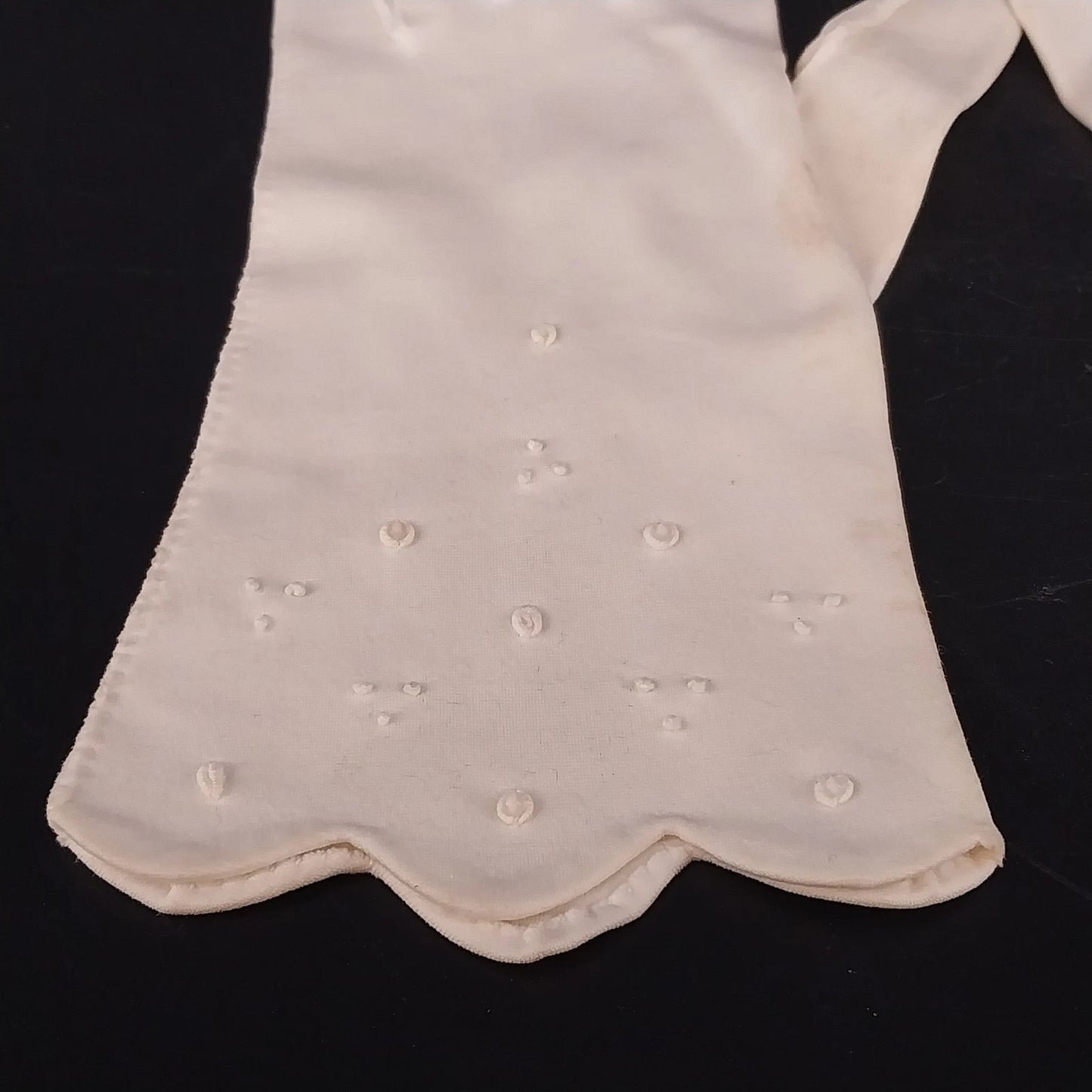 Women's White Formal Dress Gloves Eyelet Scalloped Cuffs Tea Length Vintage