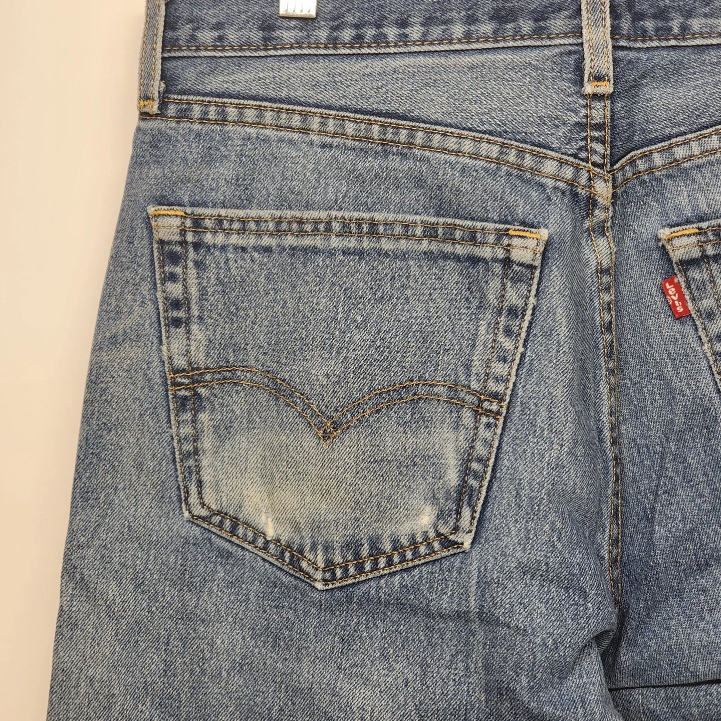 Levi’s 505 Men Jeans 32x30 Light Wash Distressed Blue Denim Classic Straight Leg