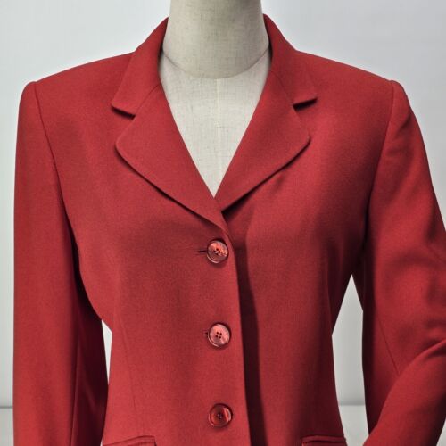 Jones New York Red Blazer 3 Button Closure Size 4 Lined 2 Pockets Poly Fabric