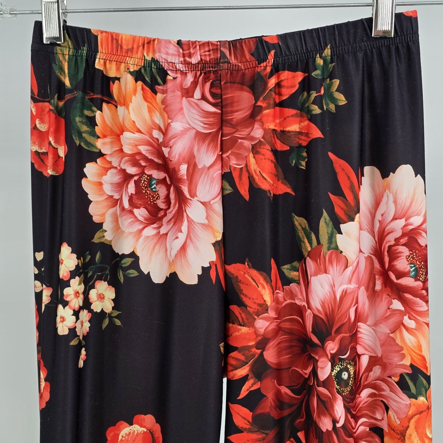 LILY by Firmiana Fashion Red Pink Floral Black Leggings XS 95 % Polyester China