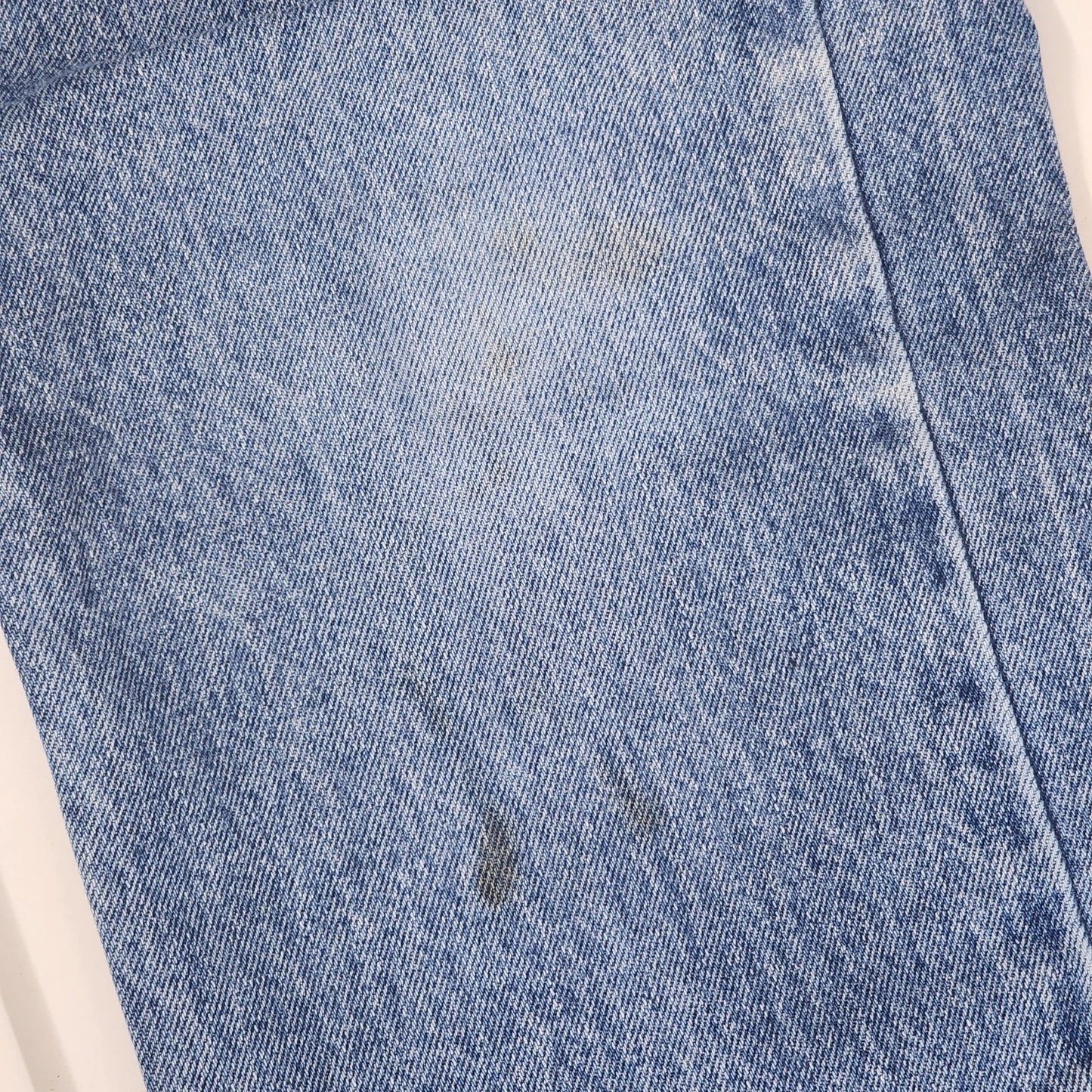 Levi’s 505 Men's 32x30 Straight Leg Jeans Distressed Blue Regular Minor Stain