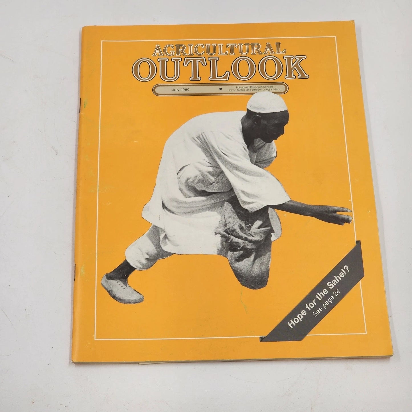 8 Agricultural Outlook Magazines May–Dec 1989 USDA Vintage Farm Reports