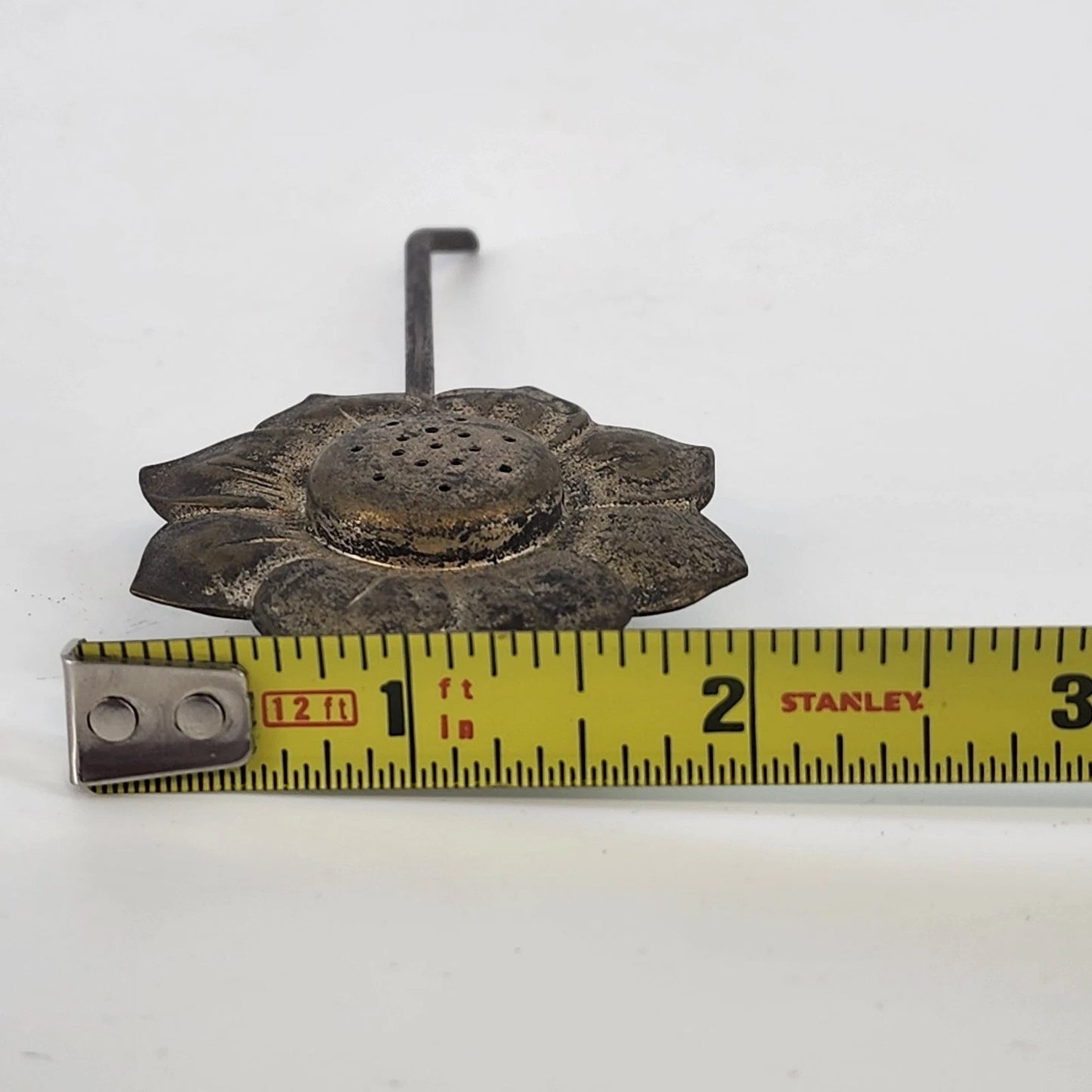 Metal Sunflower Salt & Pepper Shakers Set Flat Lay Twist Bottom Floral Tarnish