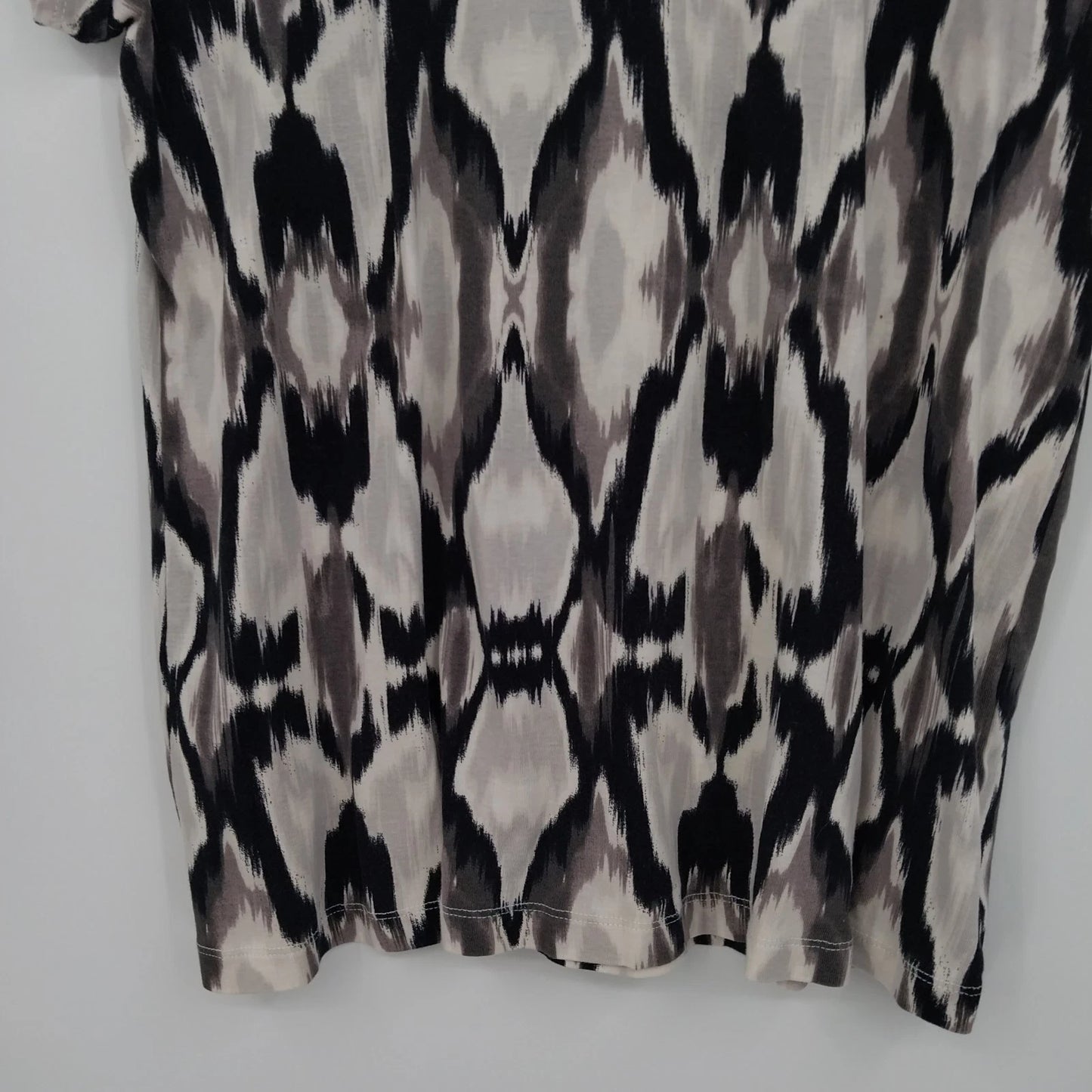 Relativity Abstract Ikat Print Blouse Women's Large Short Sleeve Black White