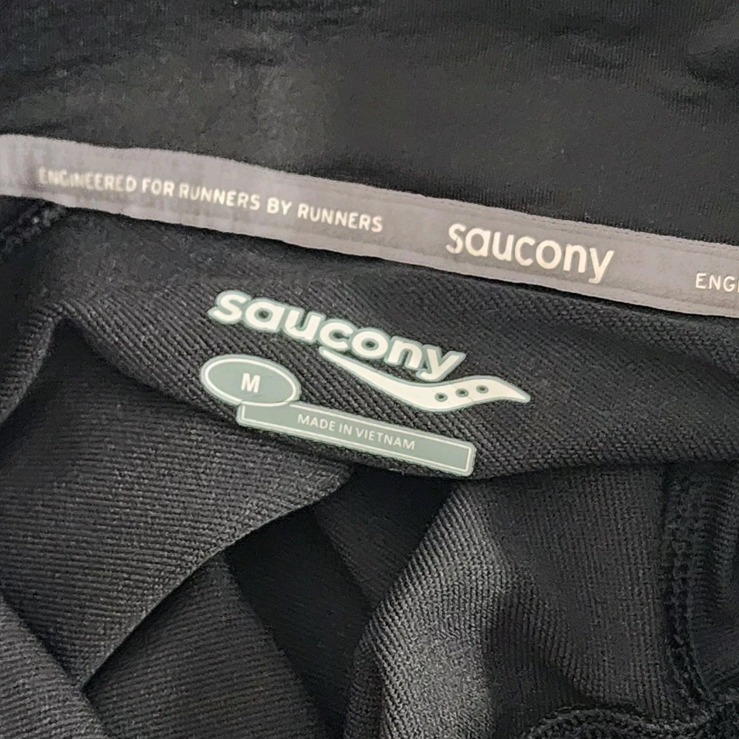 Saucony Men's Medium Black Long Sleeve Running Shirt Performance Top 23" PIT