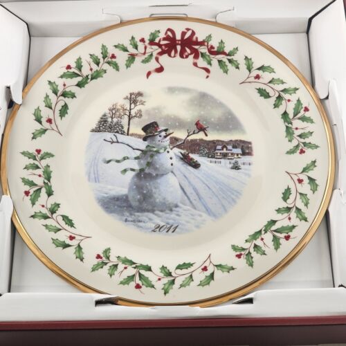 Lenox 2011 Annual Collector Holiday Plate 21st in Series Snowman & Sledding NIB