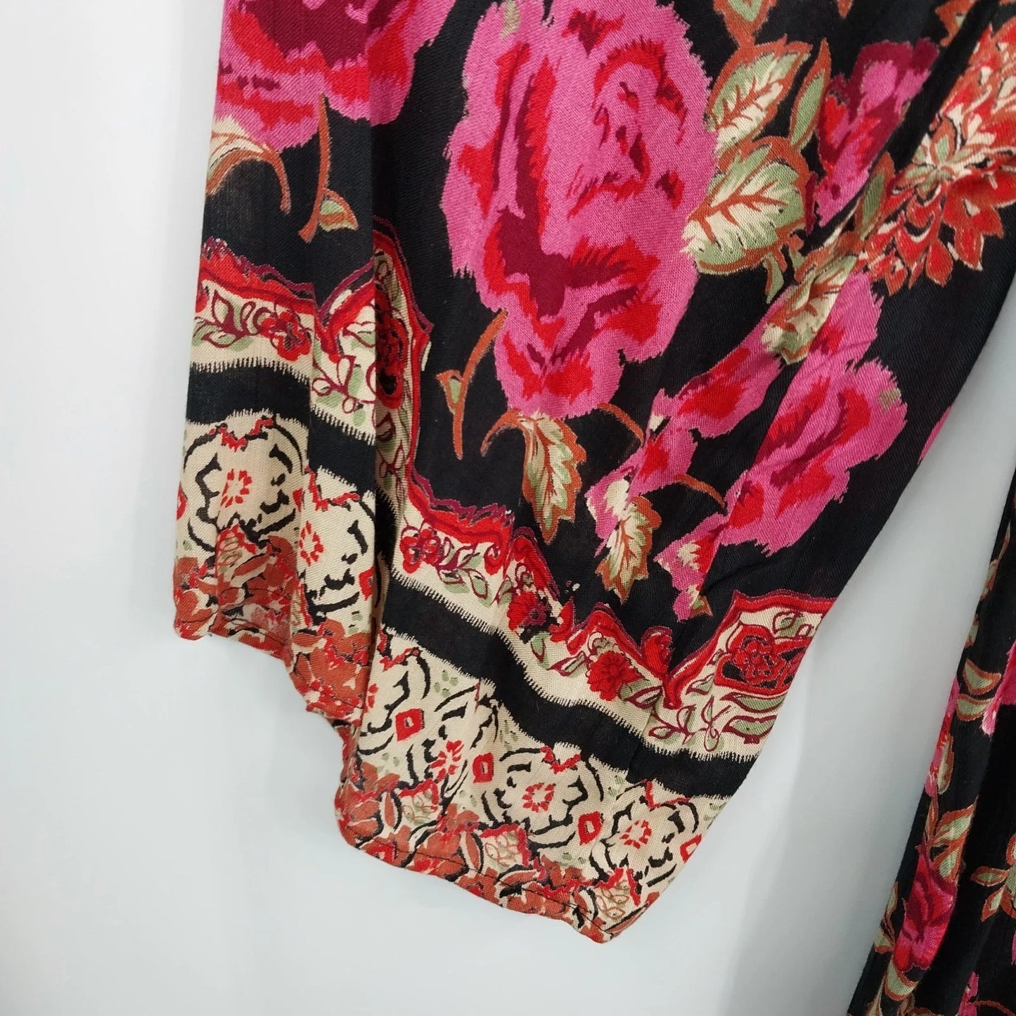 Angie Boho Floral Tunic Top Womens Medium Black Pink Rose
