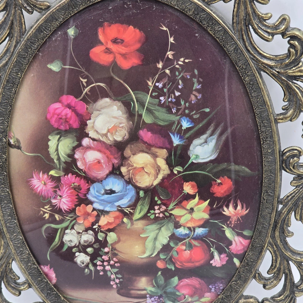 Italian Floral Still Life Wall Art Pair Oval Convex Glass Ornate Gold Frames Vtg