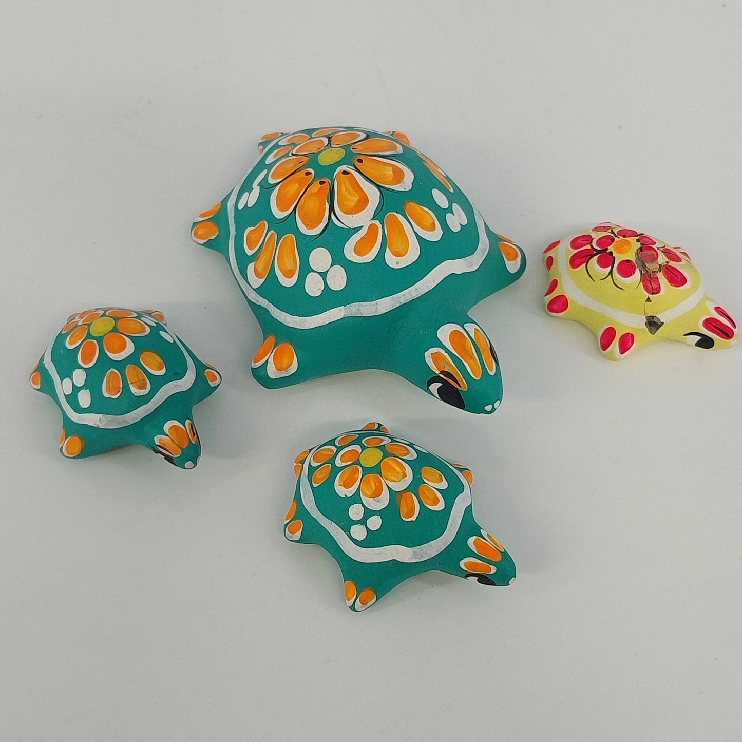 Mexican Folk Art Hand Painted Terracotta Clay Turtle Decor Figurines 4 Pc Vtg