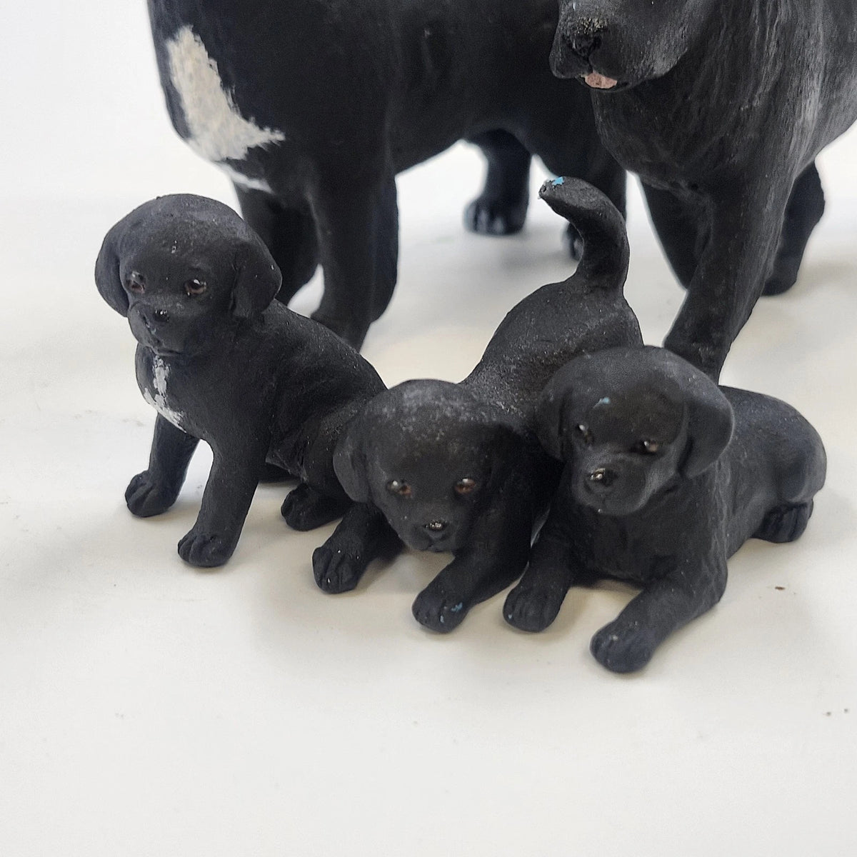 Black Labrador Dog Family Figurines 5 Pc Set 2 Large Dogs 3 Puppies Decor