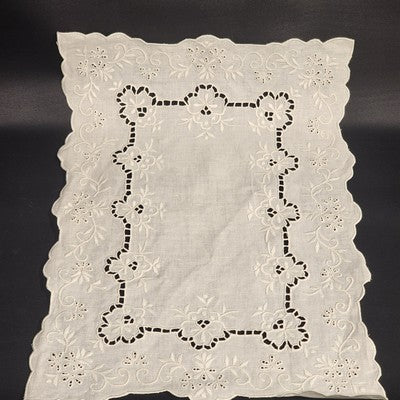 White Embroidered Cutwork Scalloped Rectangle Doily Placemat Table Runner Linen