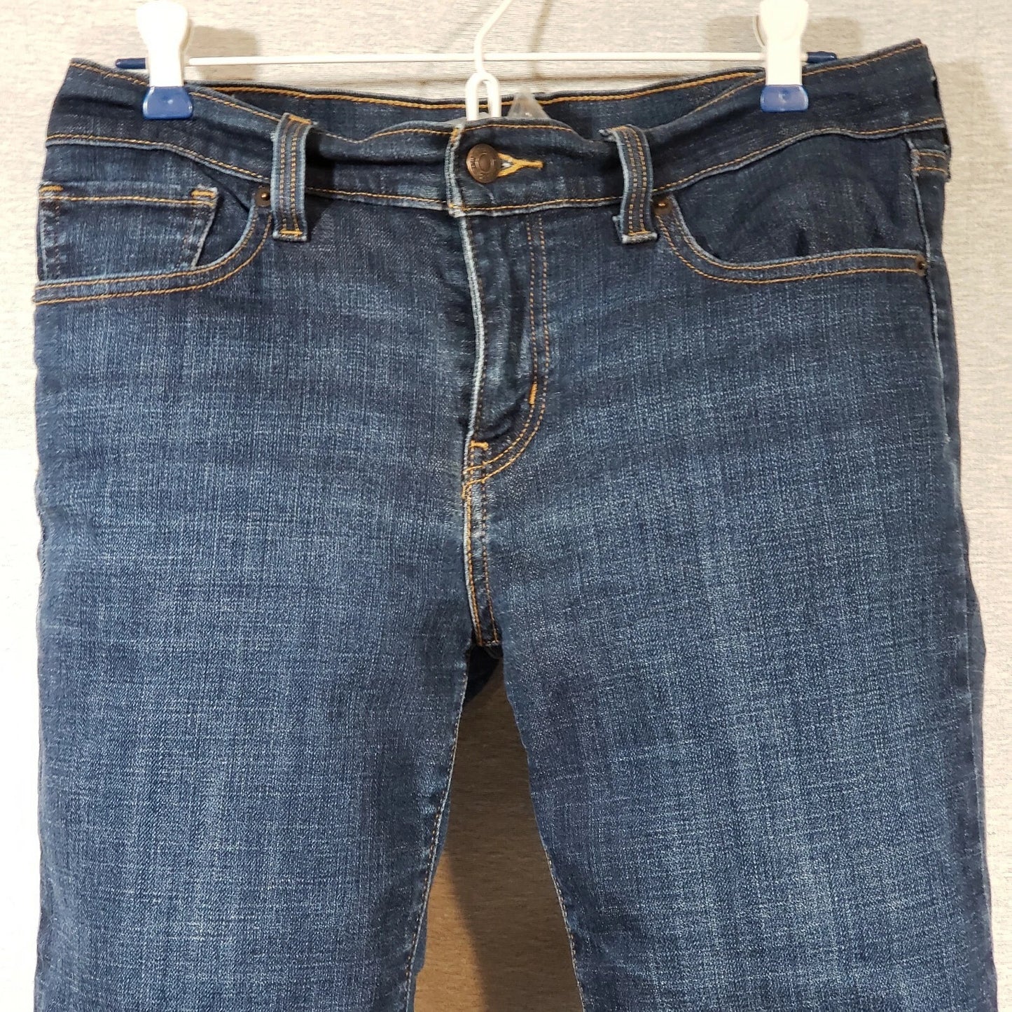 Levi's Women's Capri Jeans Size 28 Cuffed Dark Wash Denim Stretch 33" x 22"