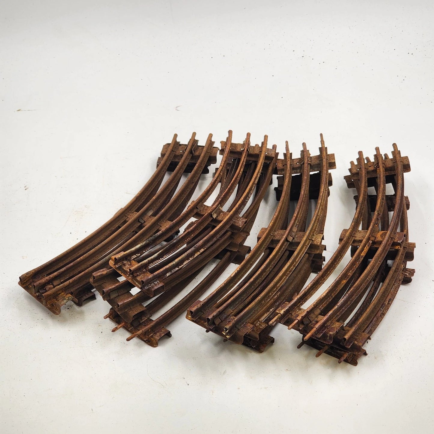 11 Model Train Curve Track Sections O Gauge 31" Diameter Brown Ties Rusty