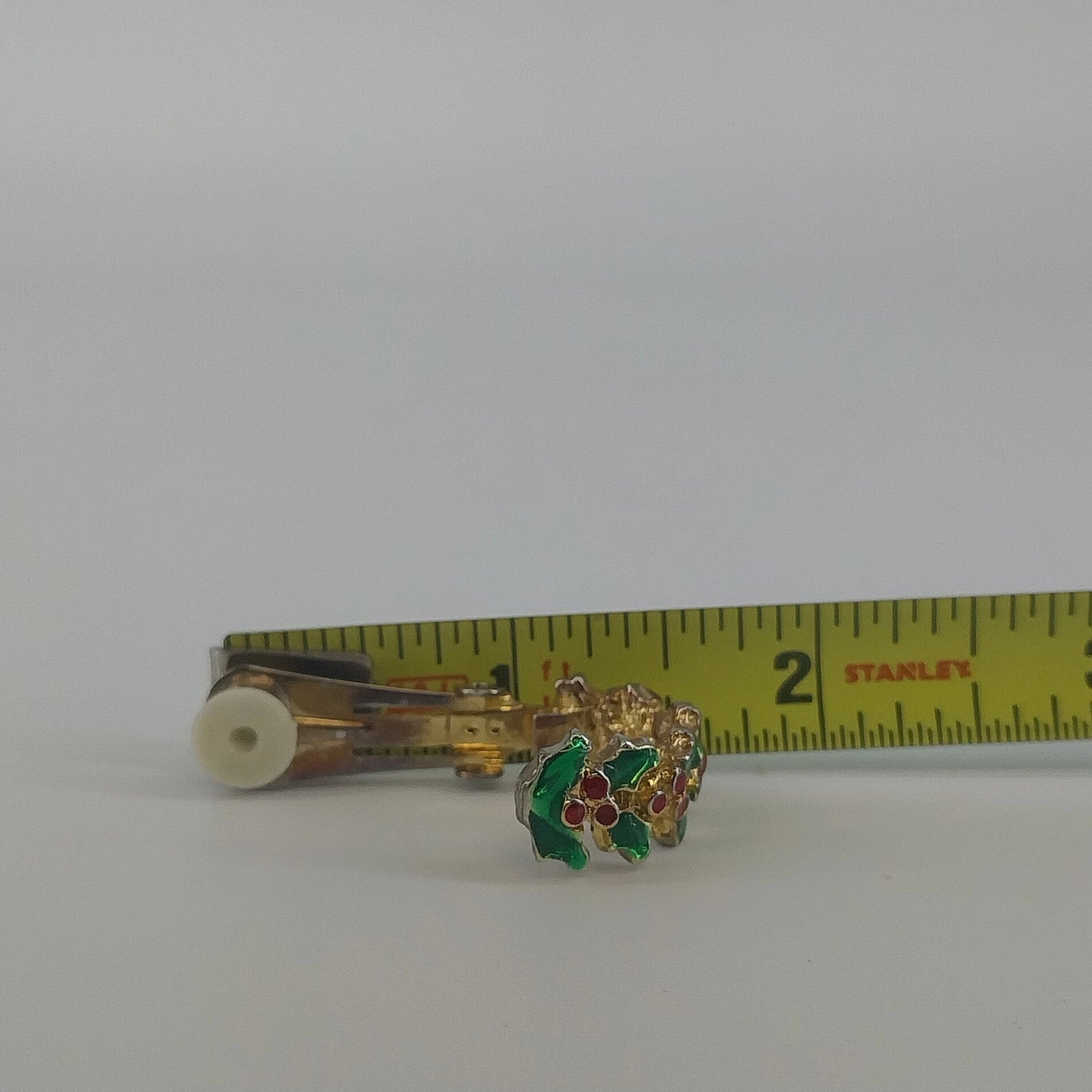 Avon Christmas Holly Berry Clip On Earrings Gold Tone Red Green Jewelry Vintage
