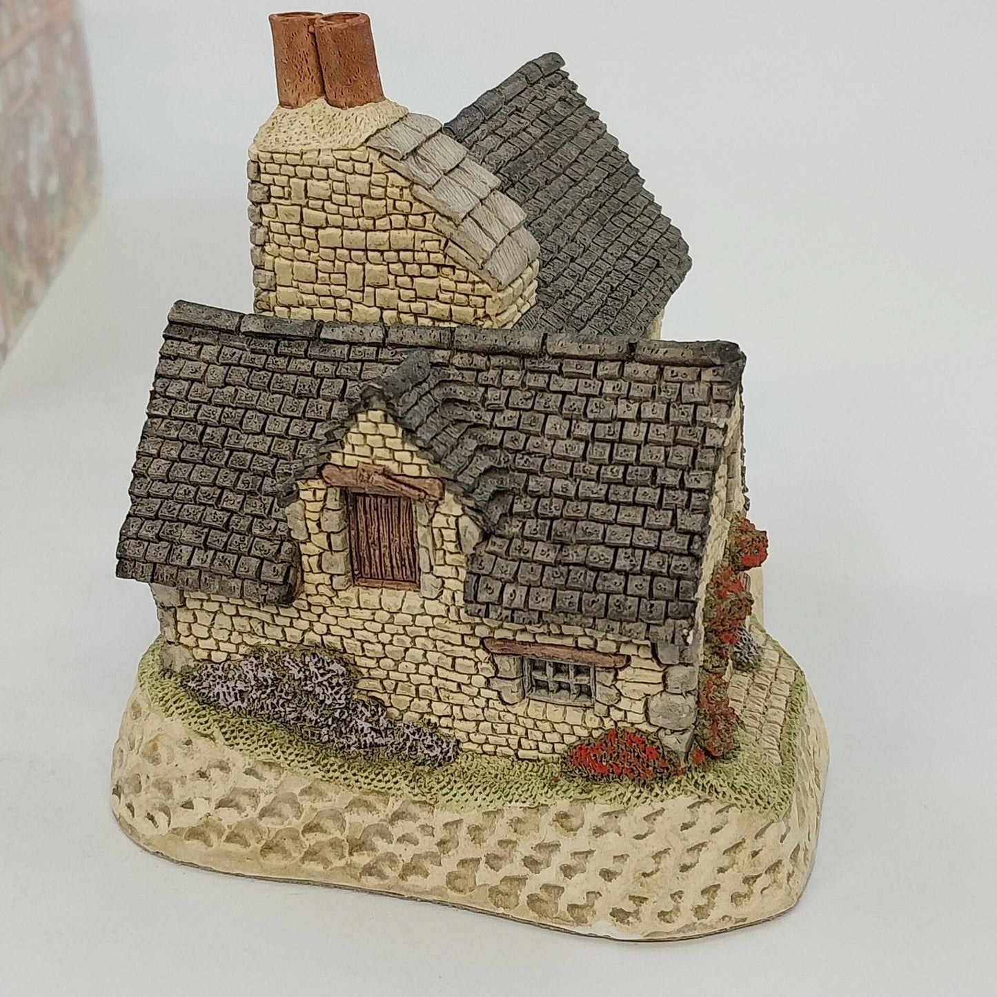 David Winter Gillie's Cottage Scottish Collection 1988 Orig Box COA Hand Painted