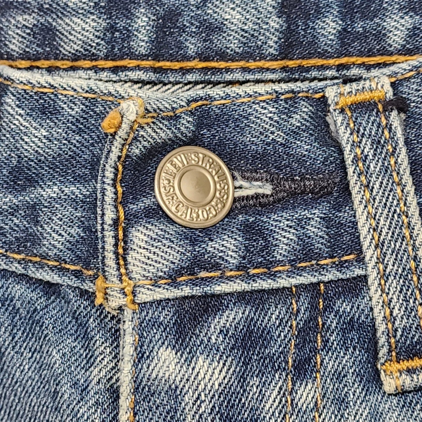 Levi’s 505 Men's 32x30 Straight Leg Jeans Distressed Blue Regular Minor Stain