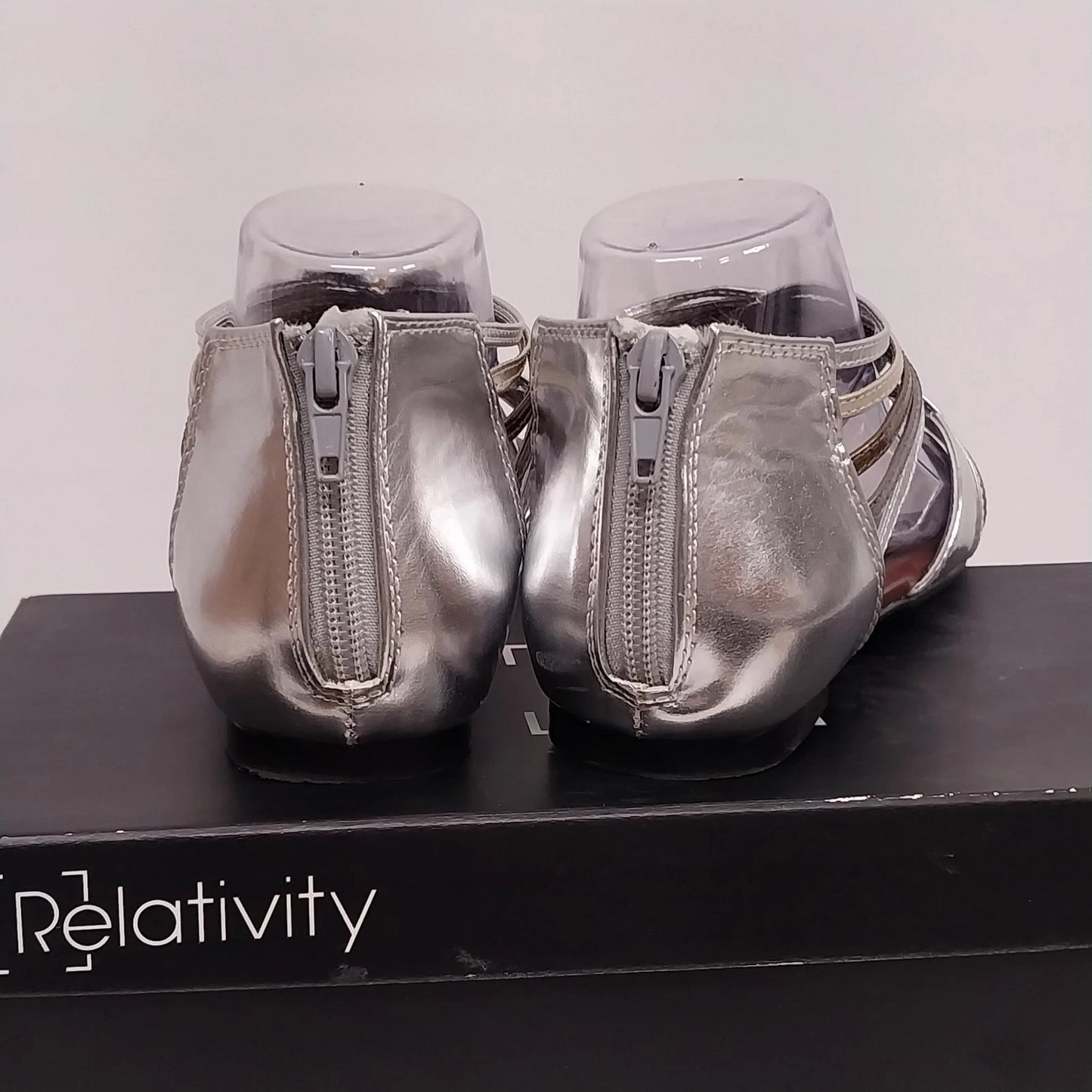Relativity Cleo Metallic Silver Strappy Sandals Womens 8M