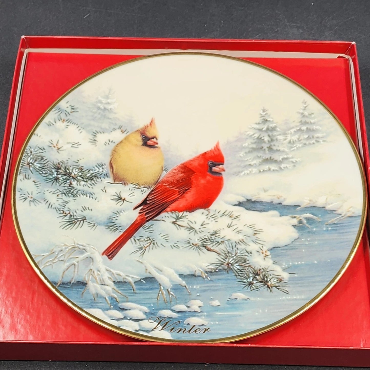 Lenox Collector Plate 2001 Cardinals in Winter Catherine McClung Gold Trim 10.5"