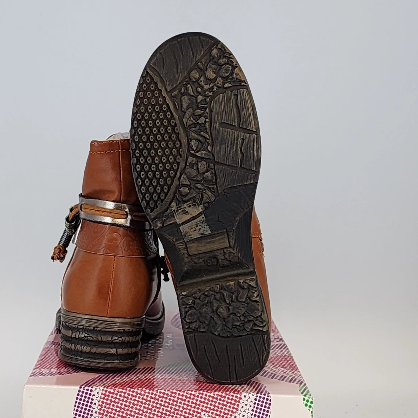 Via Pinky Elly-02 Ankle Boots Womens 8.5 Camel Tassel NWT