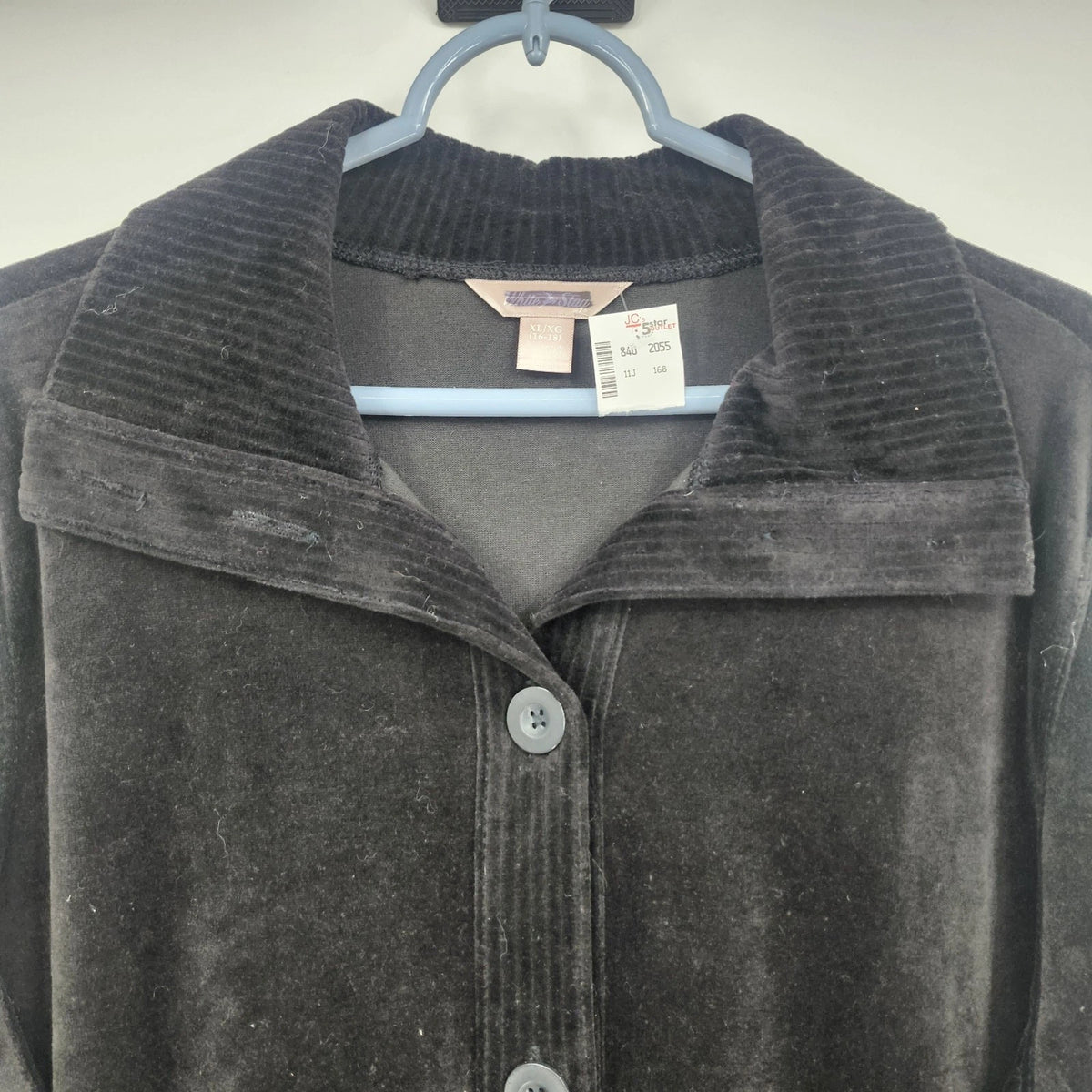 White Stag Women’s XL 16-18 Black Velour Jacket Button Front Wide Collar