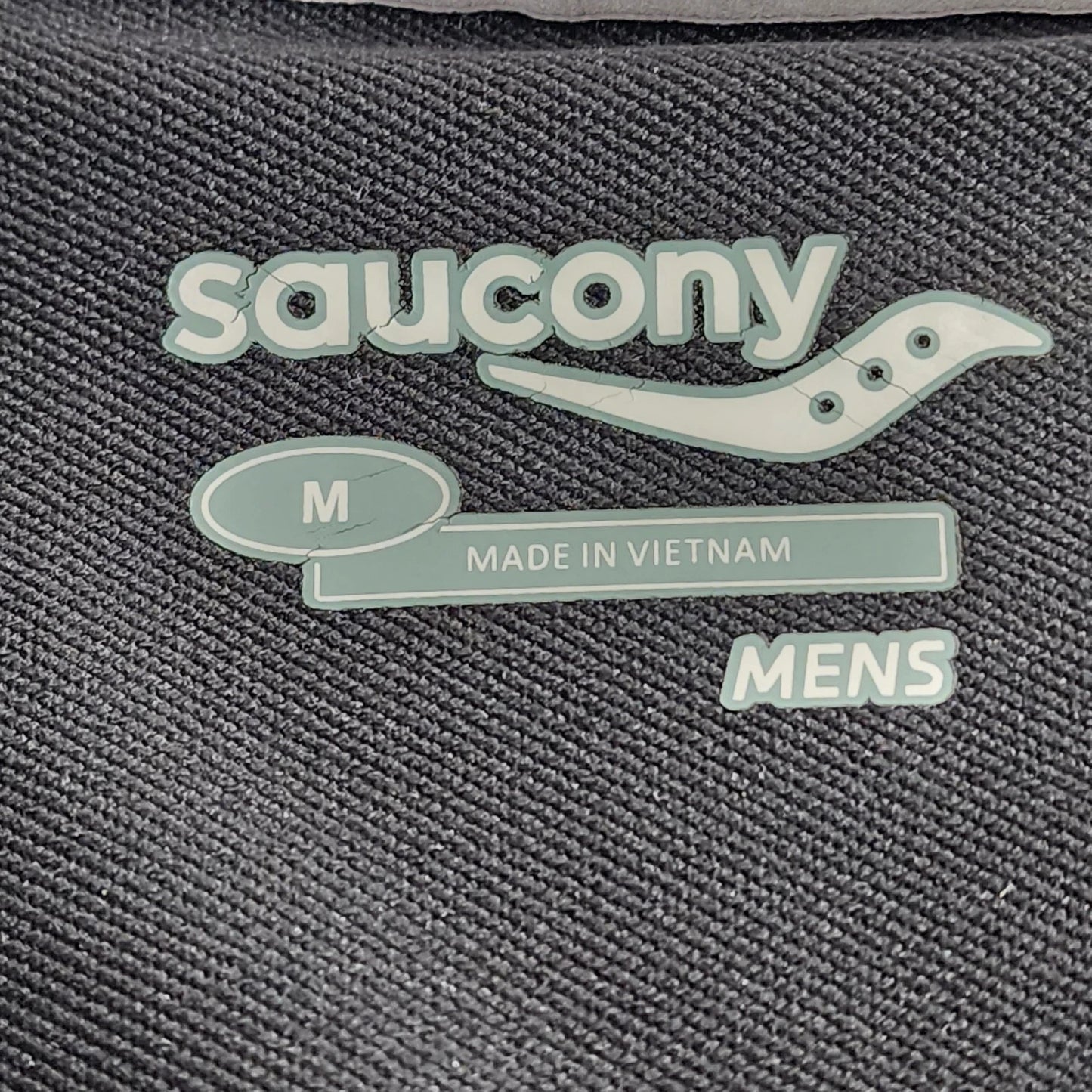 Saucony Men's Medium Black Long Sleeve Running Shirt Performance Top 23" PIT
