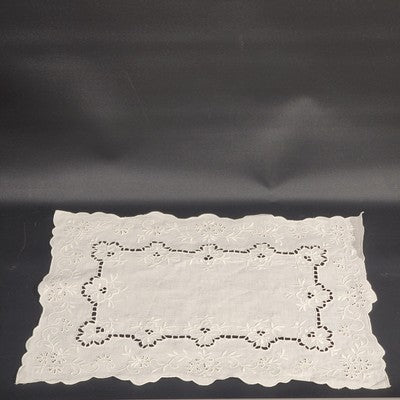 White Embroidered Cutwork Scalloped Rectangle Doily Placemat Table Runner Linen