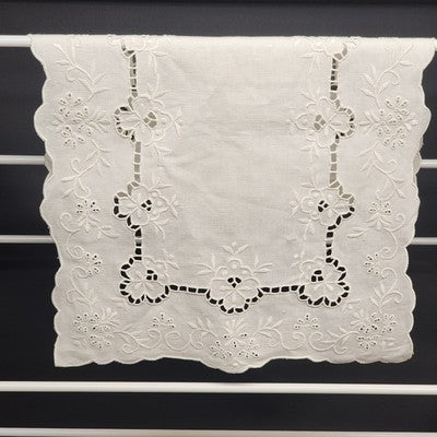 White Embroidered Cutwork Scalloped Rectangle Doily Placemat Table Runner Linen