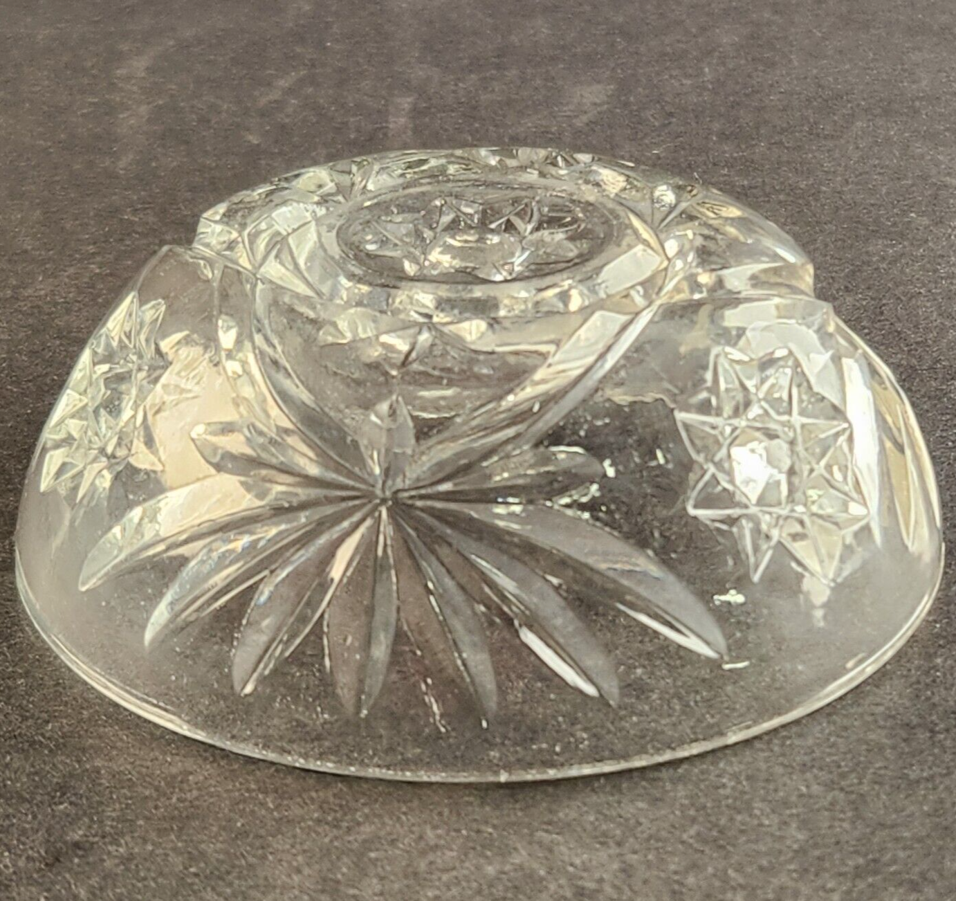 Lead Crystal Glass Bowl Beautiful Sharp Designs 4" Wide x 1.5" Tall Home Decor