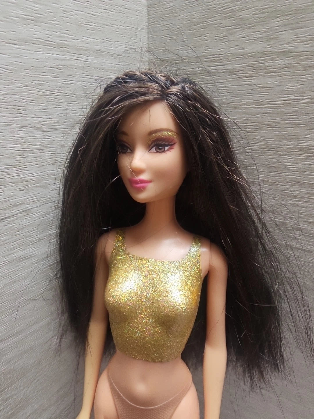 Barbie Fashion Fever Lea Doll Brunette Gold Bodice 2000