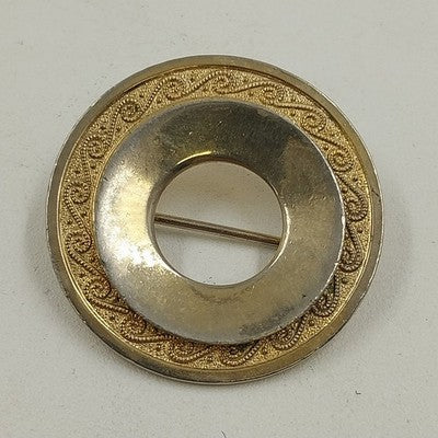 Gold Tone Round Plain & Engraved Scroll Pattern Circular Brooch Pin 1.5" Vintage