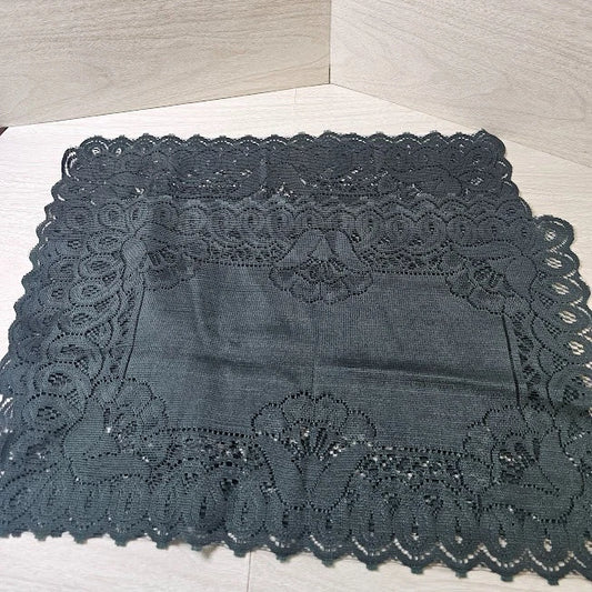 Green Cut Lace Linen Placemats Set of 4 Scalloped Edge Doily Style Vintage