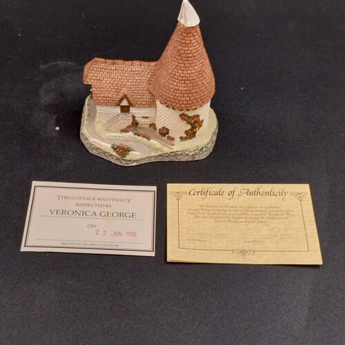 Single Oast Cottage Figurine by David Winter in Original Box with COA 1981 Vtg