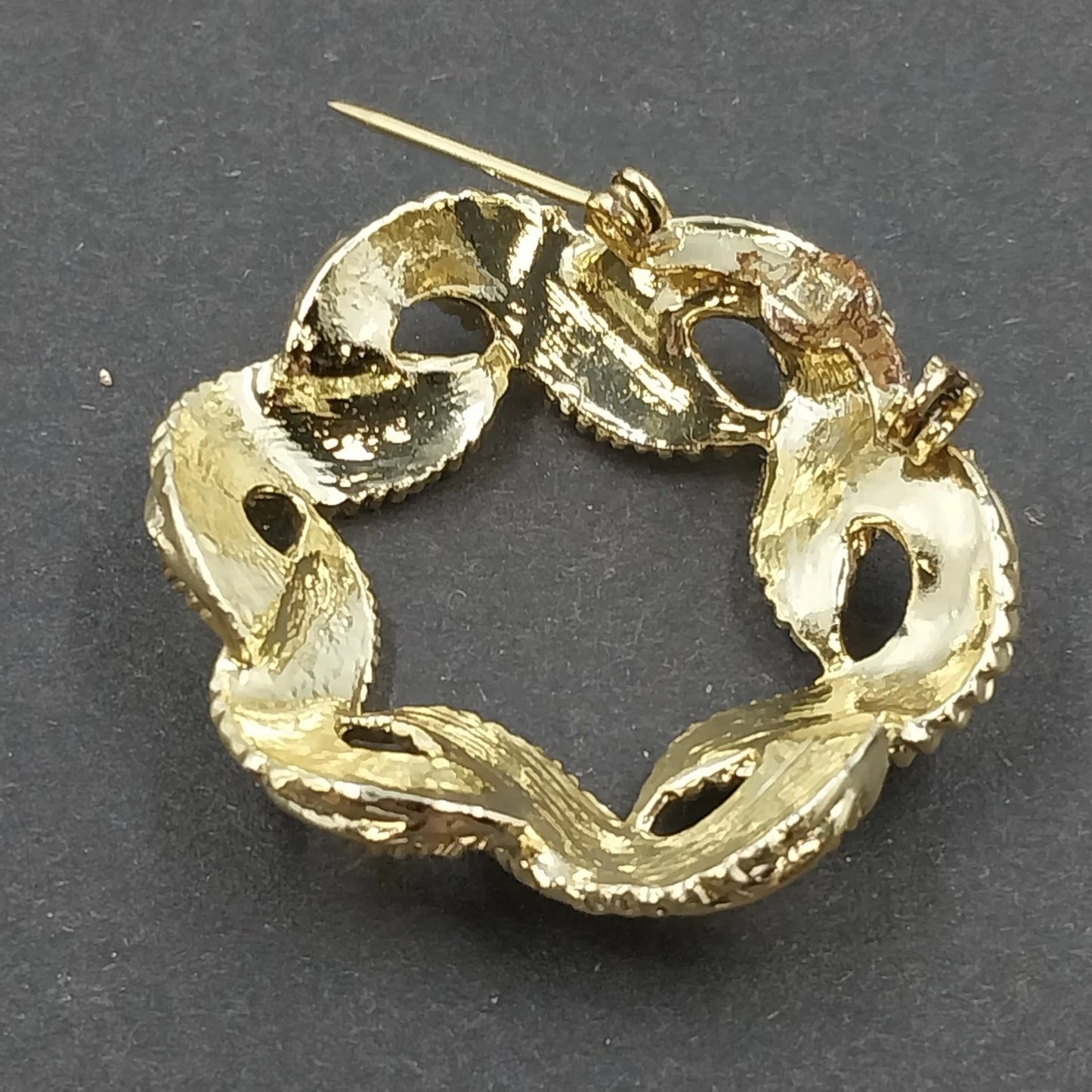 Gold Tone Feather Wreath Brooch Textured Openwork Circle Pin Vintage