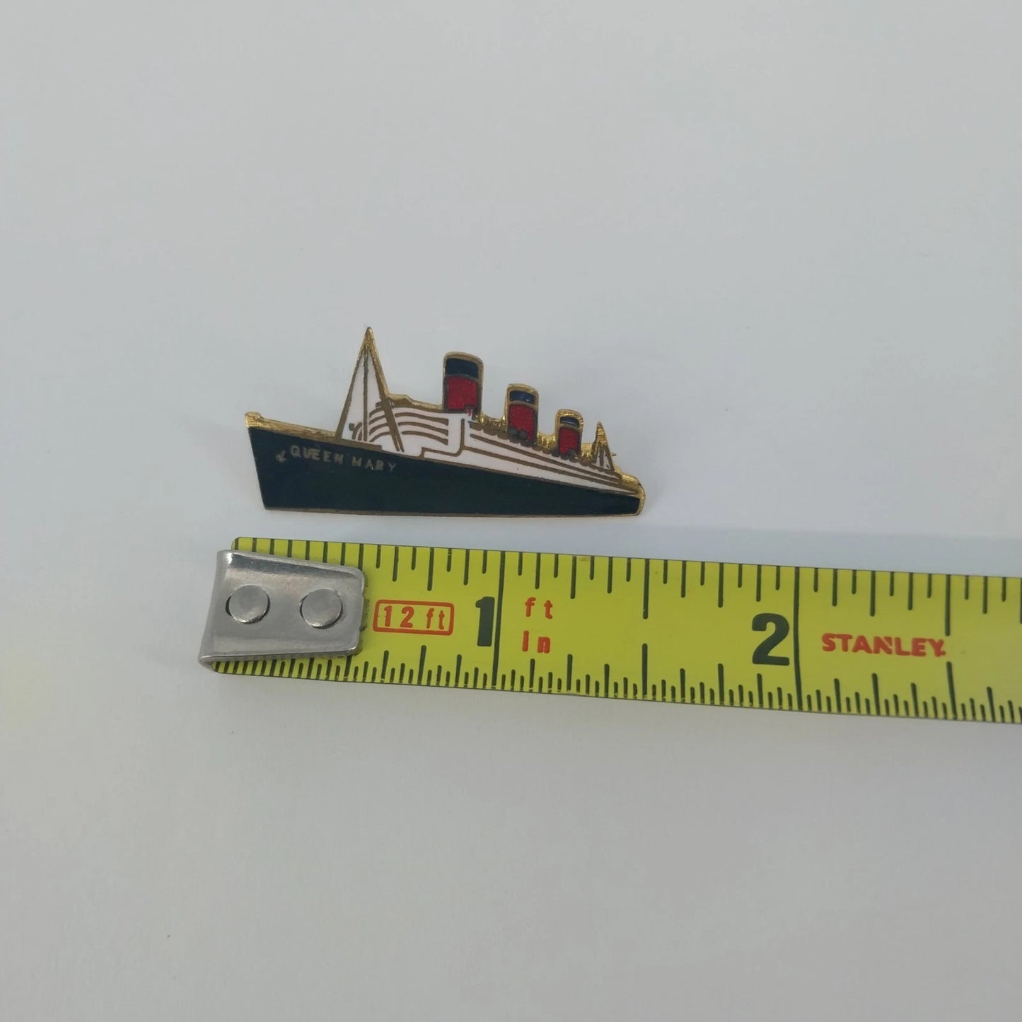 RMS Queen Mary Enamel Pin Stratton England Cunard Ocean Liner Ship Brooch Vtg