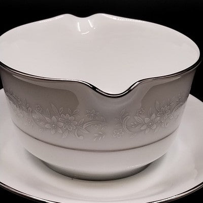Noritake Tahoe Contemporary Fine China Gravy Boat w Underplate White Flowers 3"h