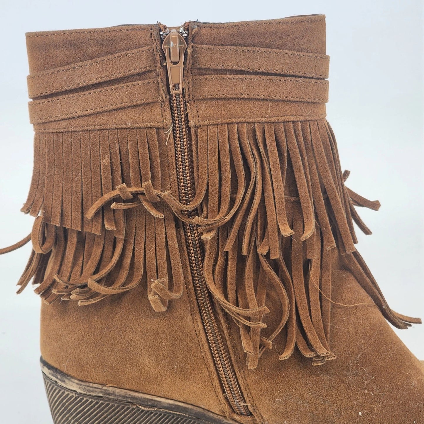 Betani Chantal-1 Fringe Wedge Boots Tan Suede Boho Women’s 8.5 Ankle Booties