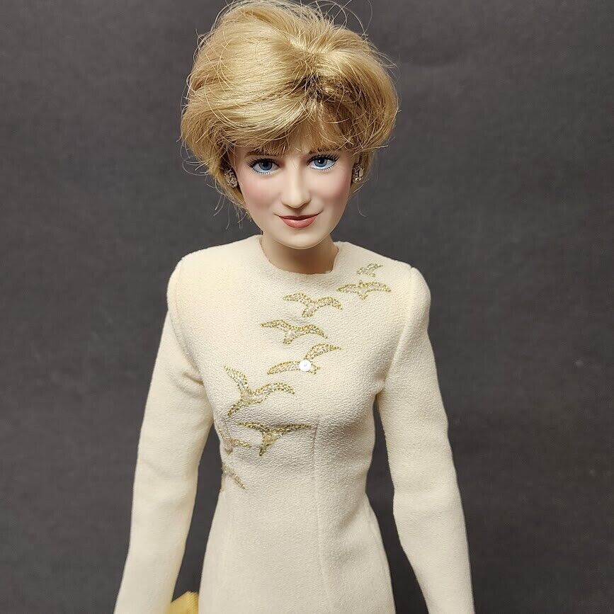 The Franklin Mint Diana Princess of Wales Porcelain Portrait Doll Vari BackRoadPicking