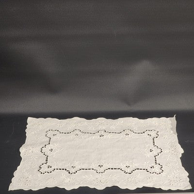 White Embroidered Cutwork Scalloped Rectangle Doily Placemat Table Runner Linen