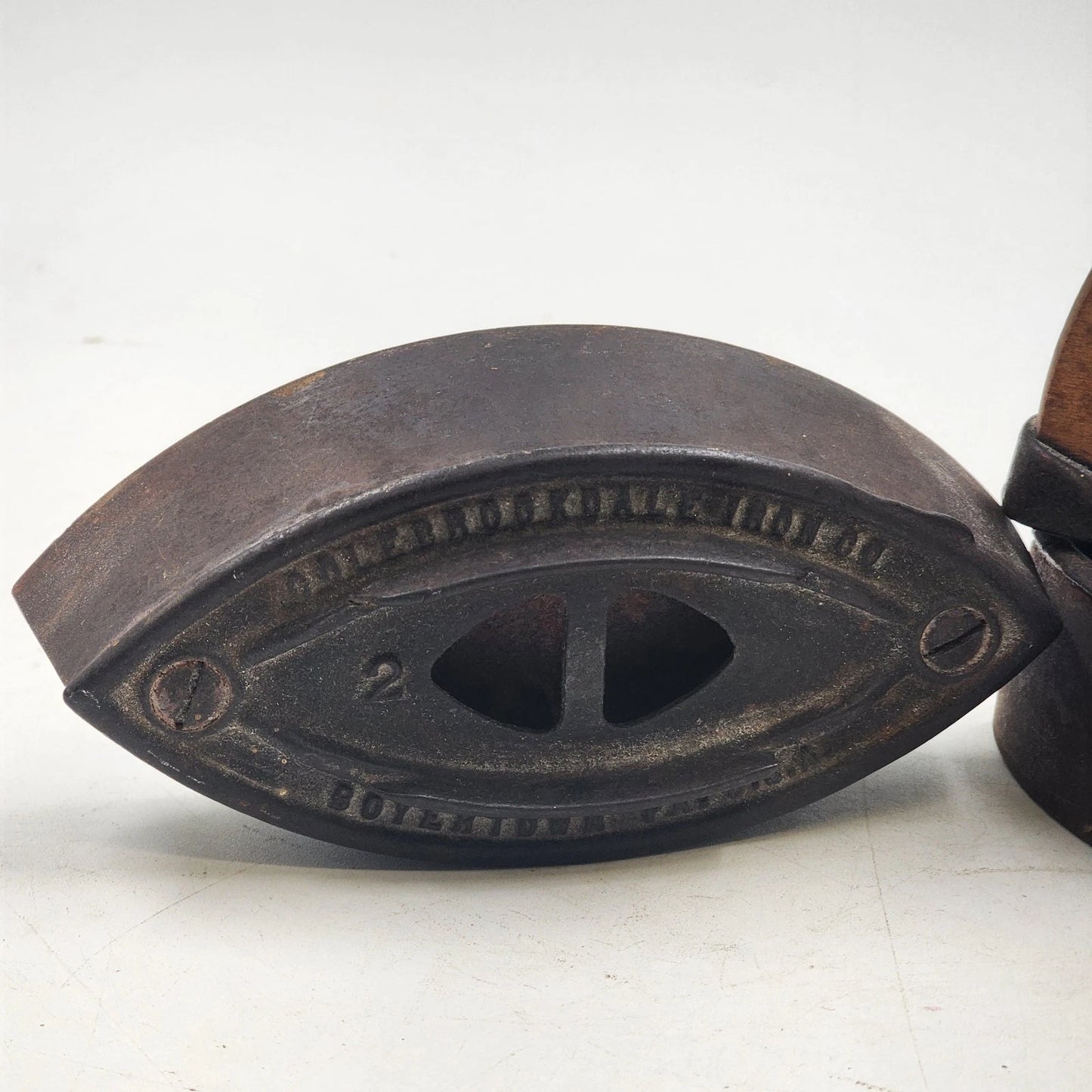 Mrs Potts Sad Iron Set Detachable Wood Handle Cast Iron Flat Iron No 2 Antique