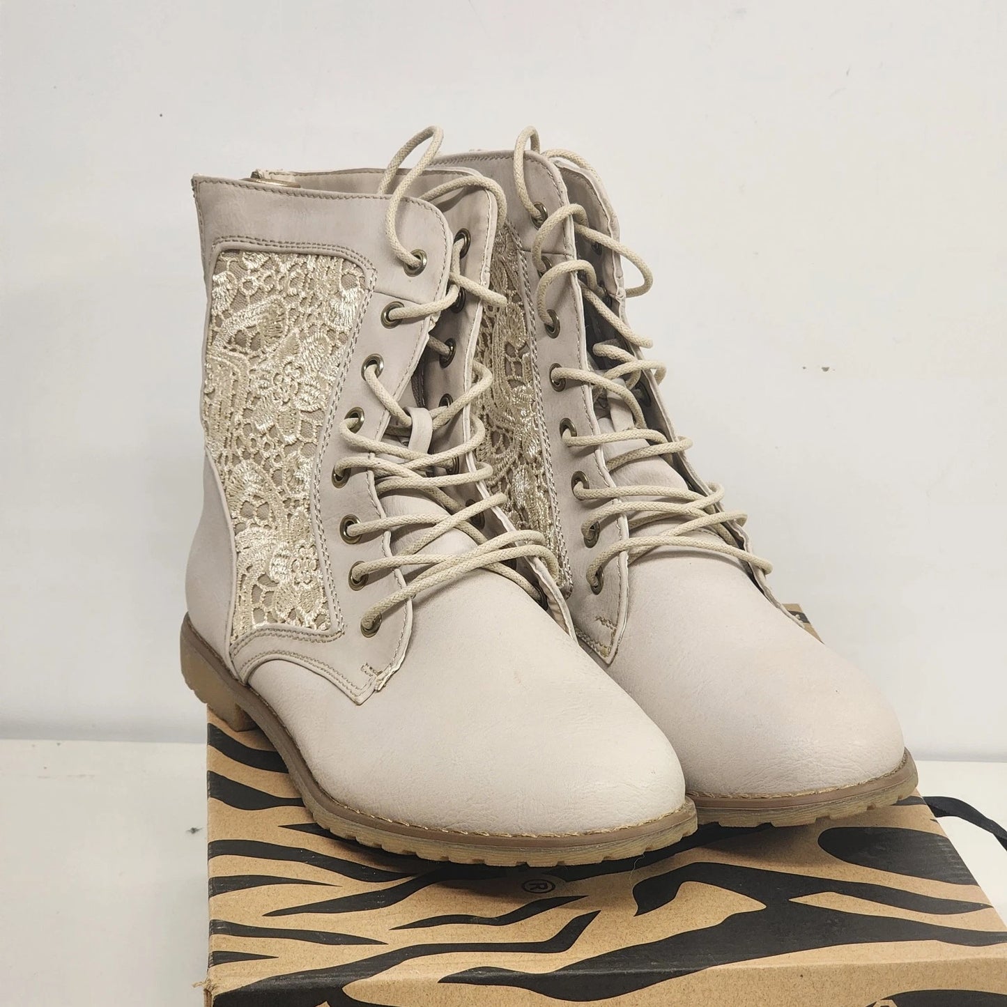 Anna Clayton Ankle Boots Beige Crochet Lace Up Zip Back Women’s 8 with Box
