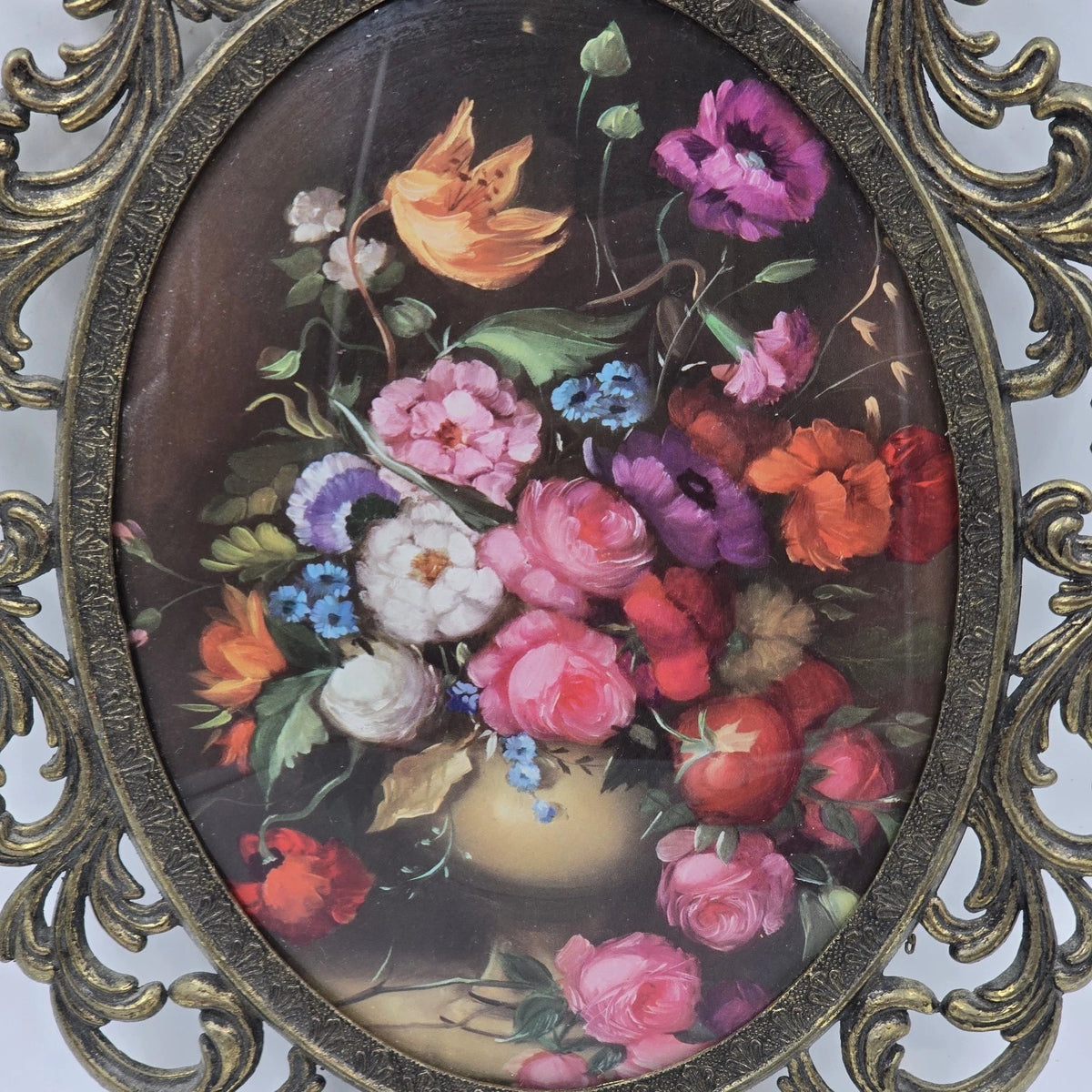 Italian Floral Still Life Wall Art Pair Oval Convex Glass Ornate Gold Frames Vtg