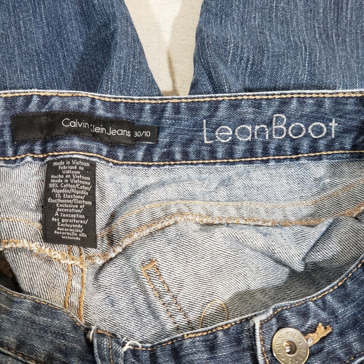 Calvin Klein Jeans Size 30/10 Lean Boot Dark Wash Denim Measured 32"w x31"inseam