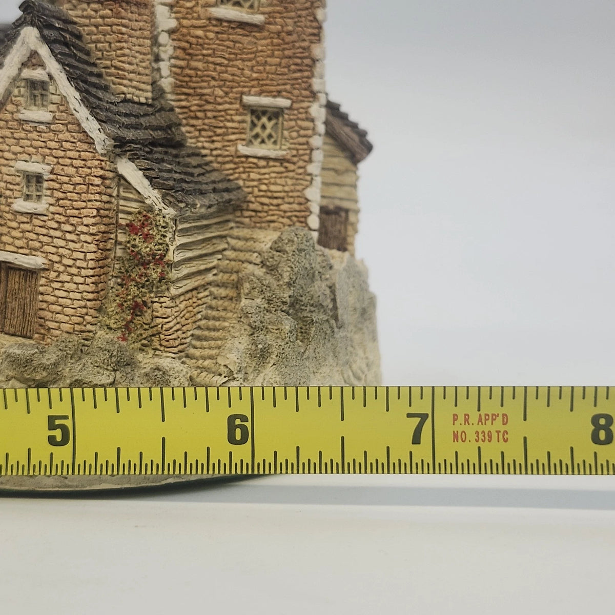 David Winter Brookside Hamlet Cottage Village 6.5" Hand Painted England 1982