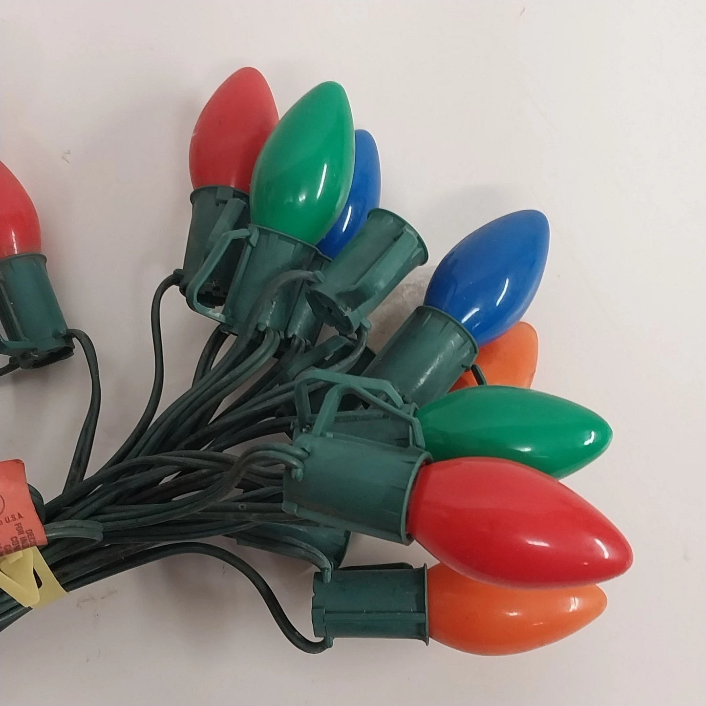 25-Light C9 Christmas Light Set Green Wire Branch Clips 25 Ft 20 Used Bulbs