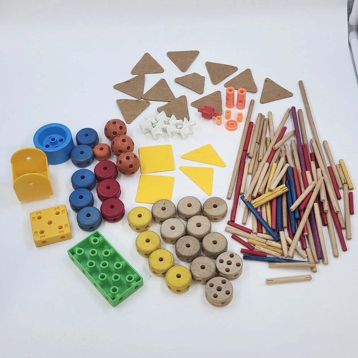 Makit Tinker Toy Vintage Wooden Construction Set Parts Move & Wheels Turn Vtg