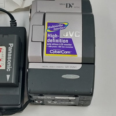 JVC GR-DVM1 MiniDV Digital Video Camera Cassette w Battery Charger Tape & Manual