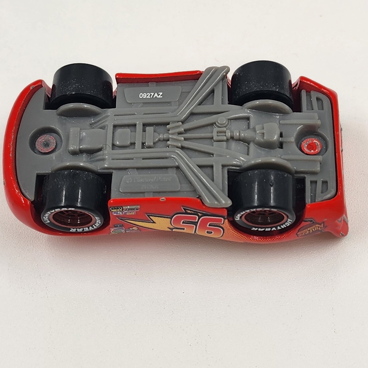 Disney Pixar Cars Rust-eze Lightning McQueen Red #95 Metal Die Cast Toy Vehicle