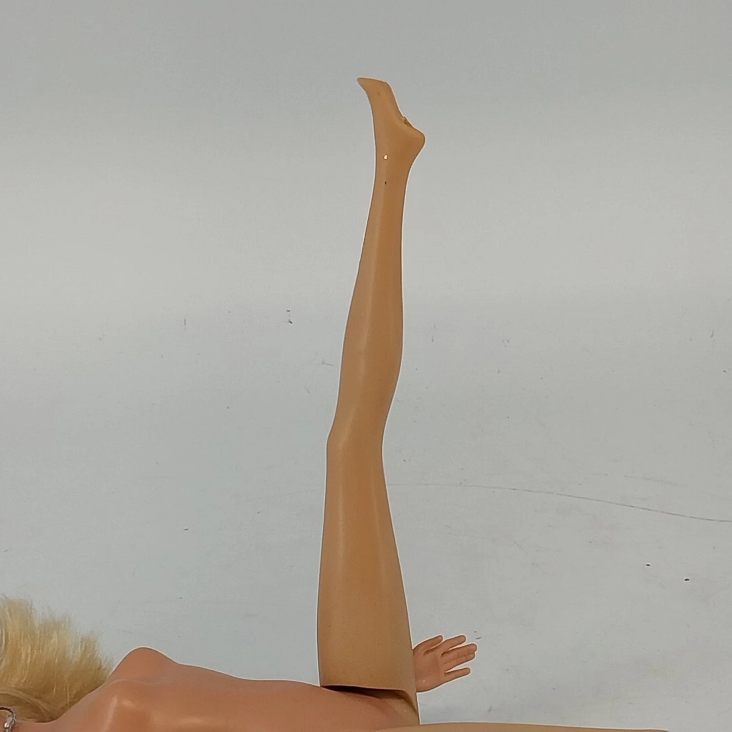 Mattel Barbie Fashion Fever Doll Blonde Blue Eyes Belly Button Nude 1991 / 1999