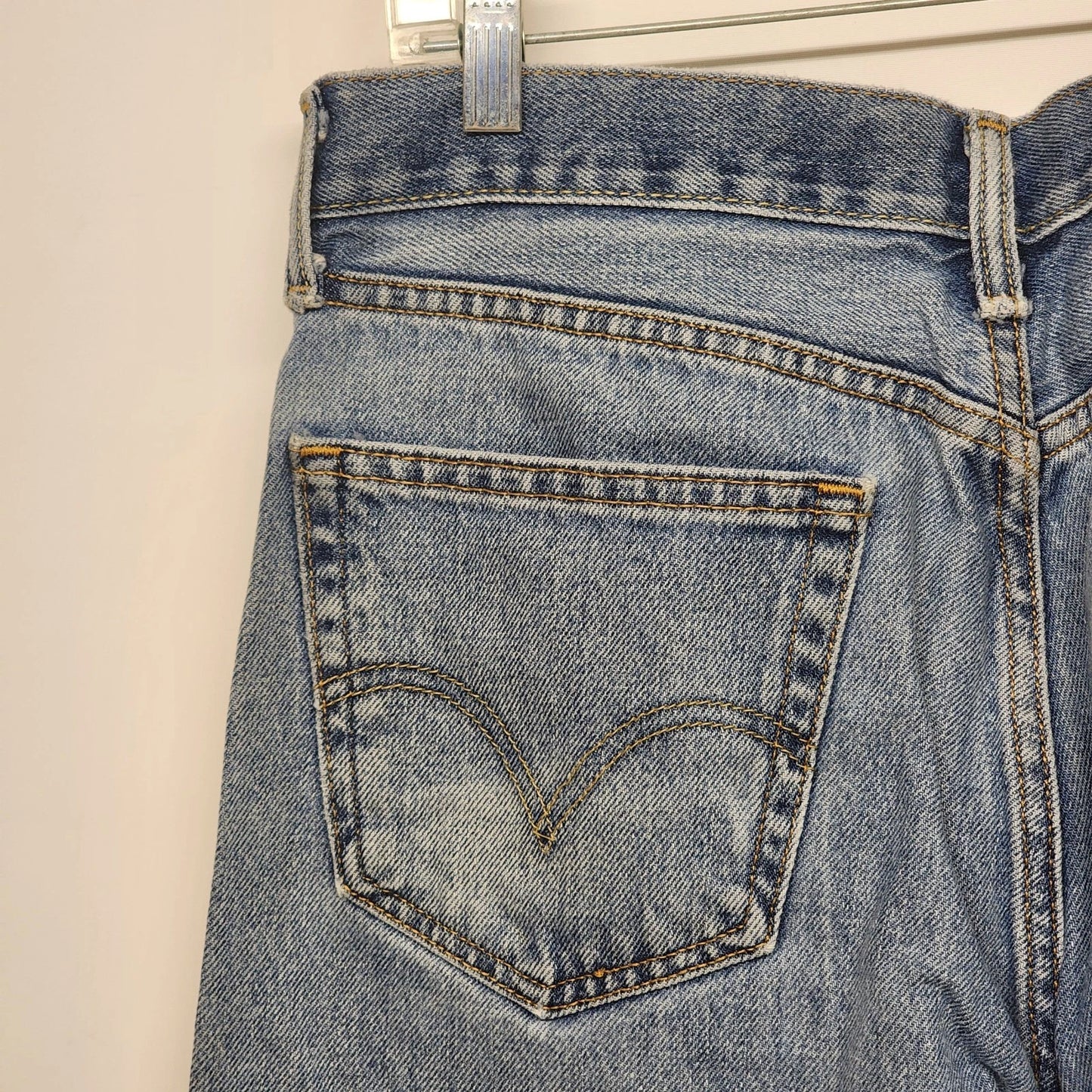 Levi’s 505 Men's Straight Fit Jeans 32x30 Medium Wash Distressed Blue Denim
