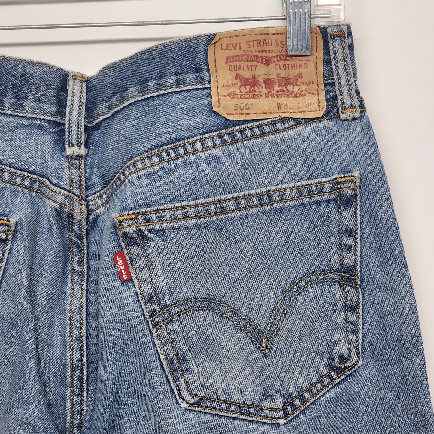 Levi’s 505 Men's Straight Fit Jeans 32x30 Medium Wash Distressed Blue Denim